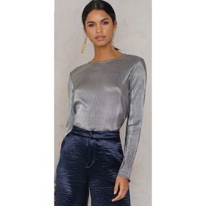 Na-Kd Pleated Round Neck Open Back Party Top